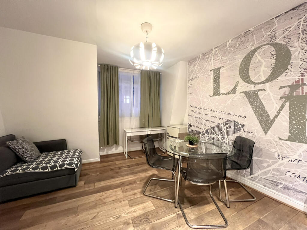 Main image of property: Oxford Street, W1D 1LZ