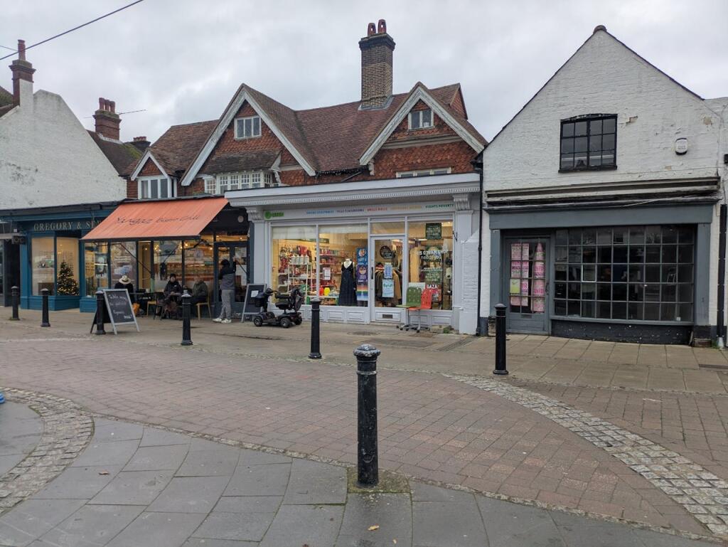 Main image of property: 125 High Street, Cranleigh, GU6 8AU