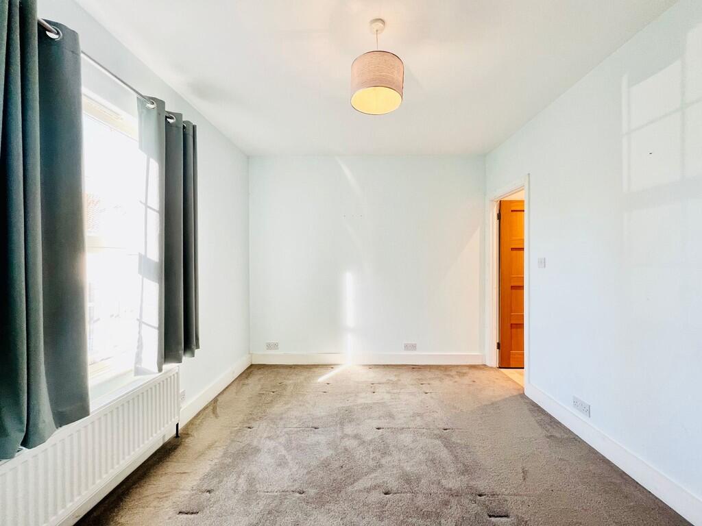 Main image of property: Chipping Close, Barnet, EN5 4LP