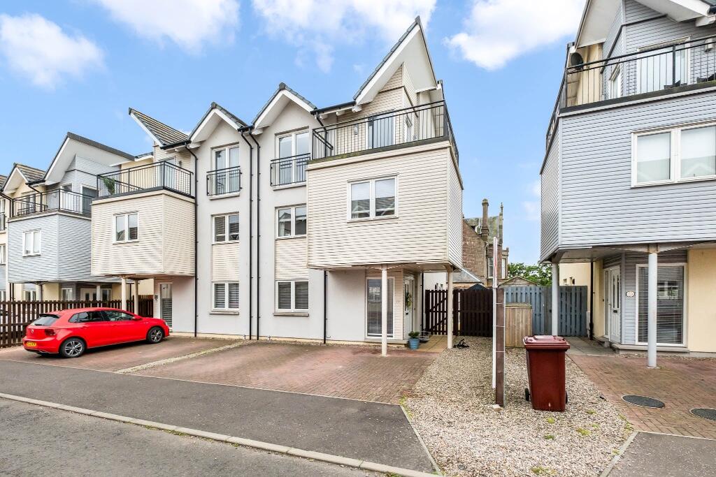 4 bedroom town house