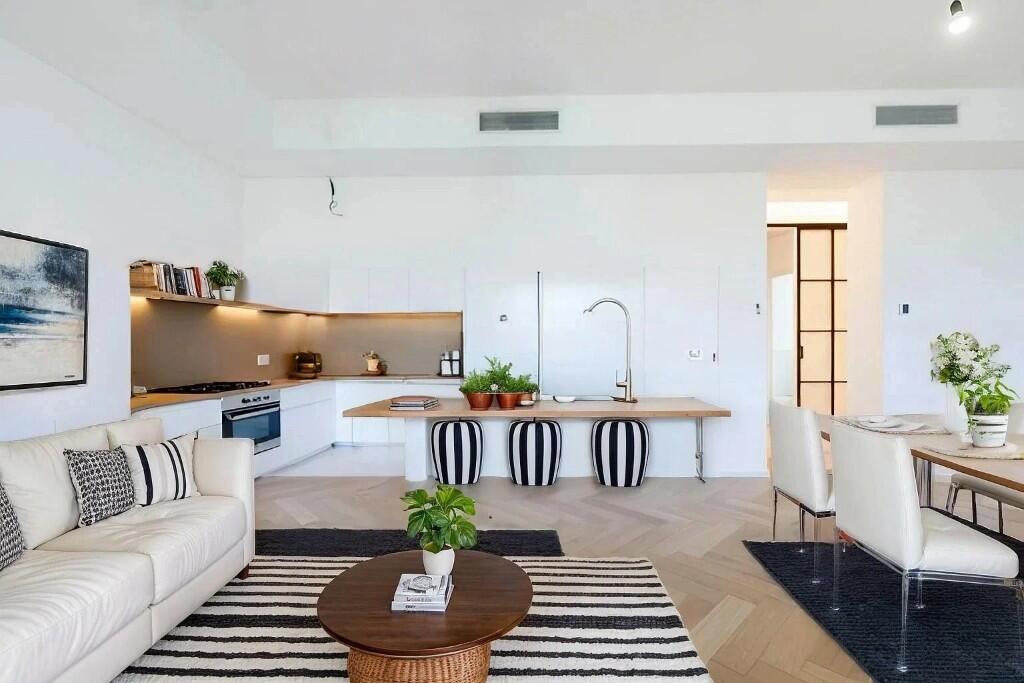 Main image of property: Milano, Milan, Lombardy