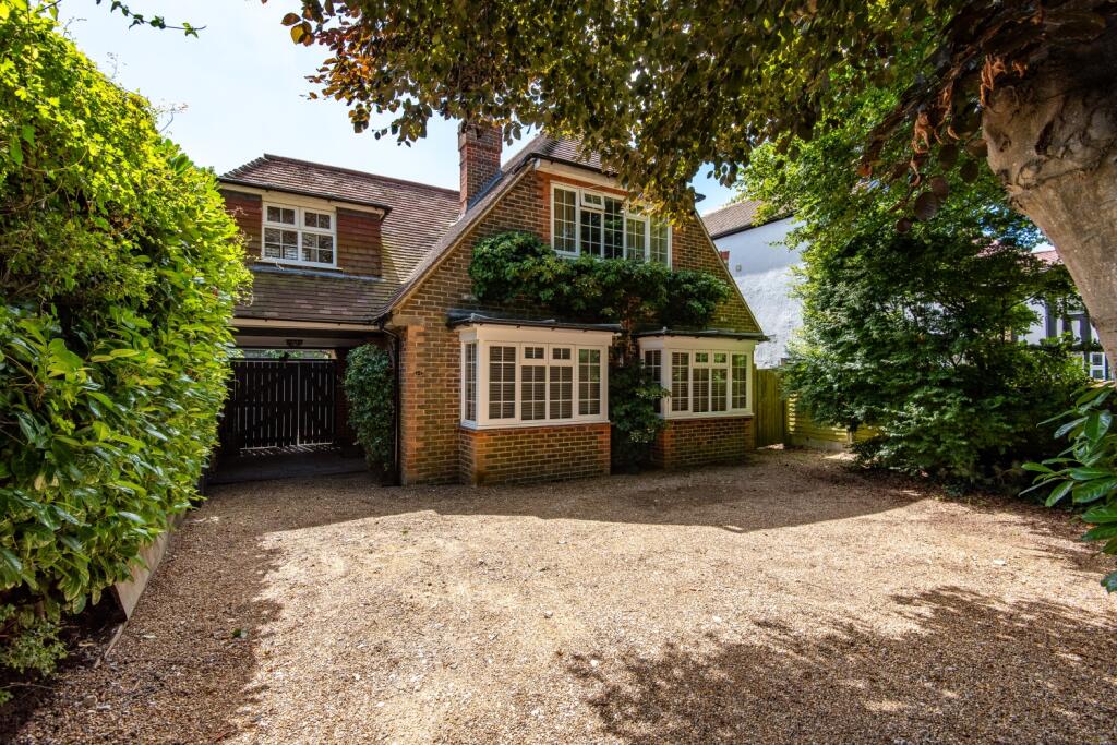 Main image of property: Poulters Lane, Worthing, BN14