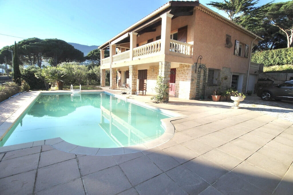 Main image of property: Cavalaire-sur-Mer, Var, Provence-Alps-Cote d`Azur