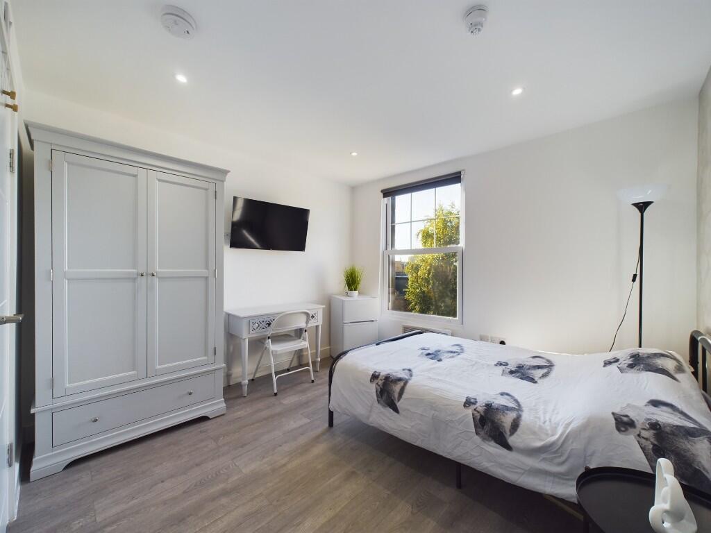Main image of property: Bedsits on Stoke Newington Common
