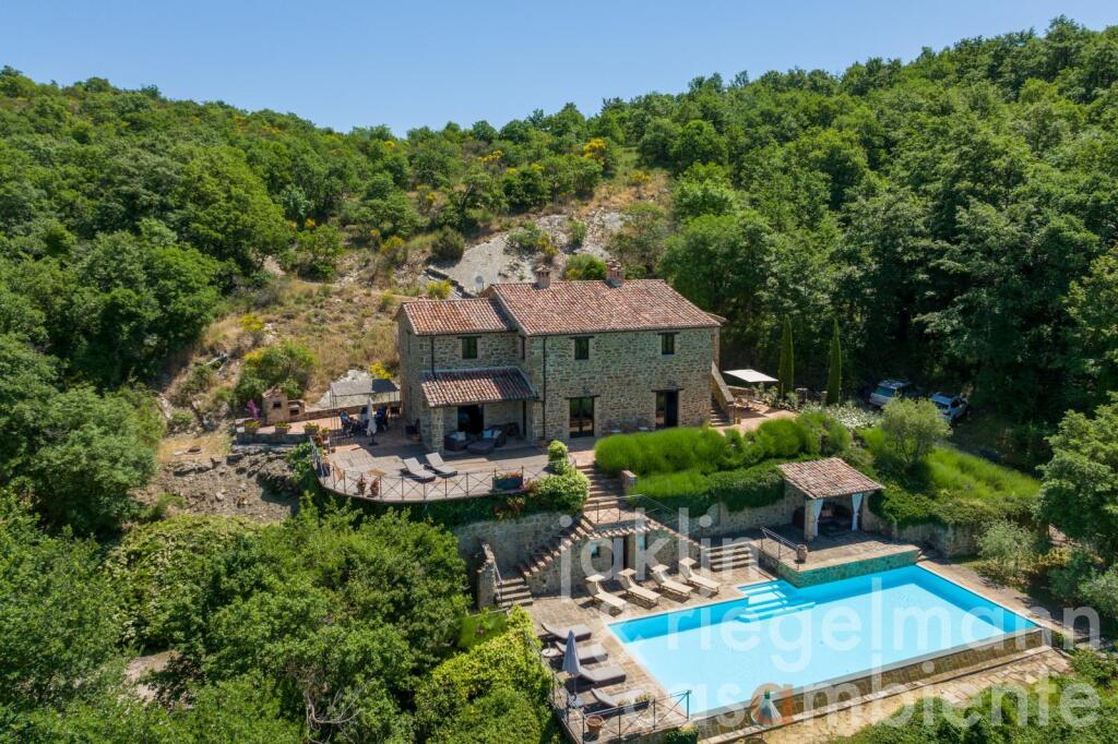 Main image of property: Tuscany, Arezzo, Castiglion Fiorentino