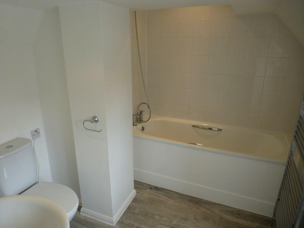 Ensuite Medium.jpg