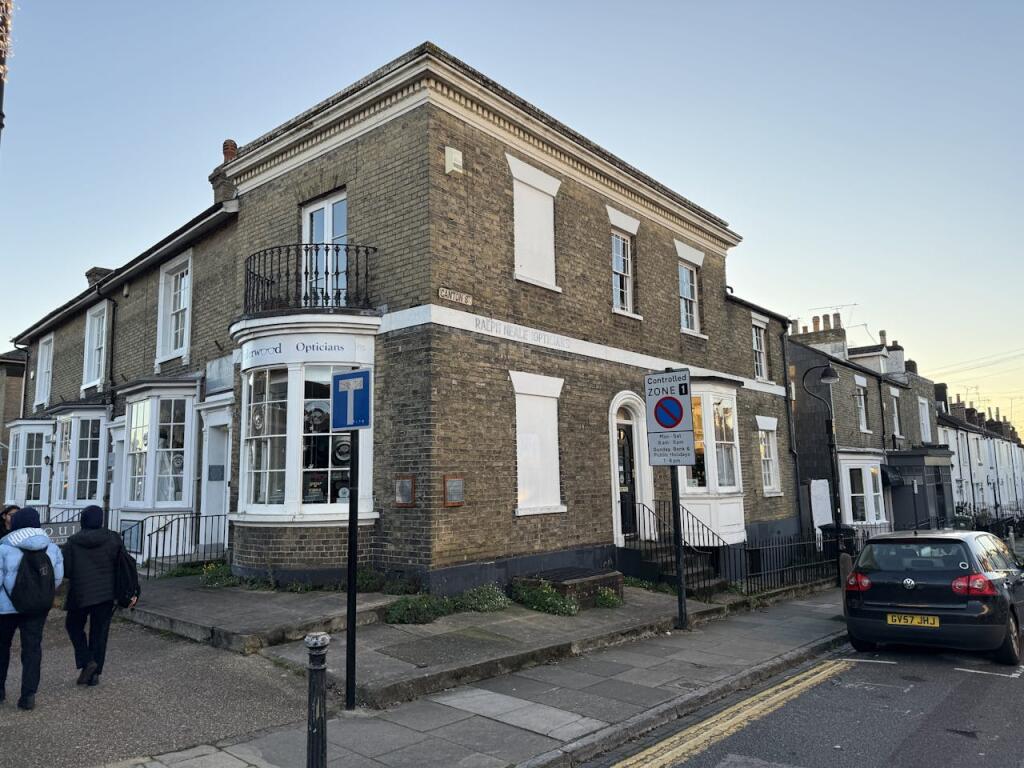 Main image of property: 73 Bedford Place, Southampton, SO15 2DF