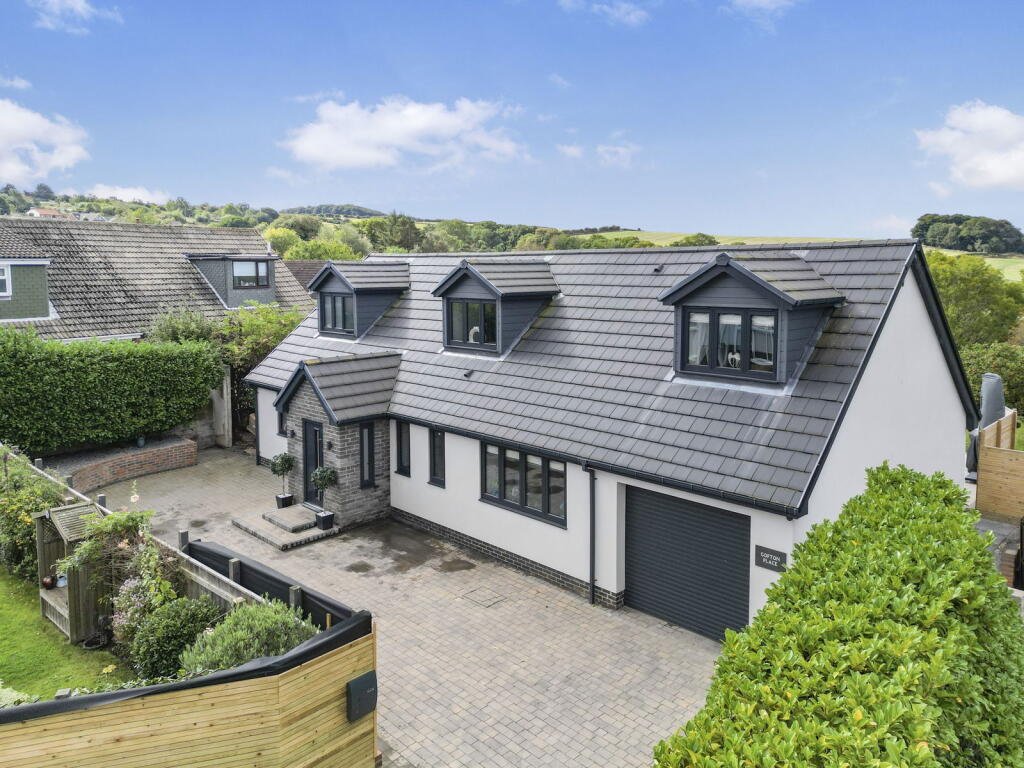 Main image of property: South Terrace, Skelton-in-Cleveland, Saltburn-by-the-sea, TS12 2EW