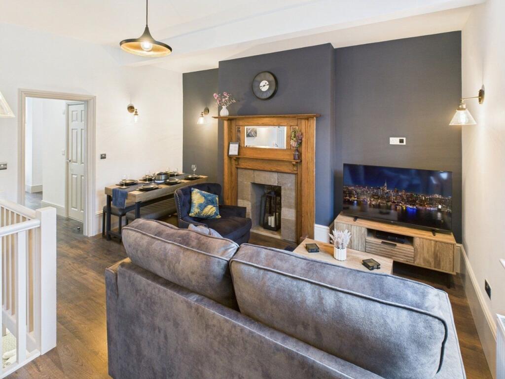 Main image of property: Holmshaw Cl SE26