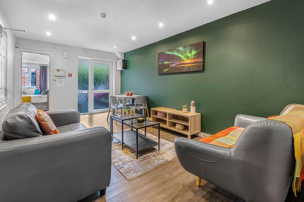 Main image of property: Lower Rd CR8