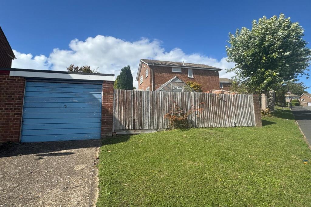 Main image of property: Cliffe Road, Croydon, London, CR2