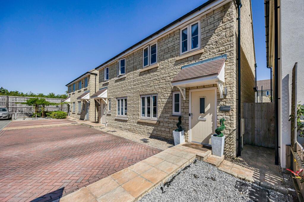 Main image of property: Robinscroft, Swindon, SN25