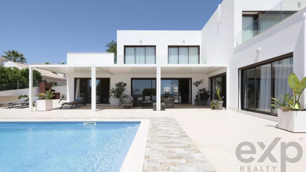 Main image of property: Algarve, Mexilhoeira Grande