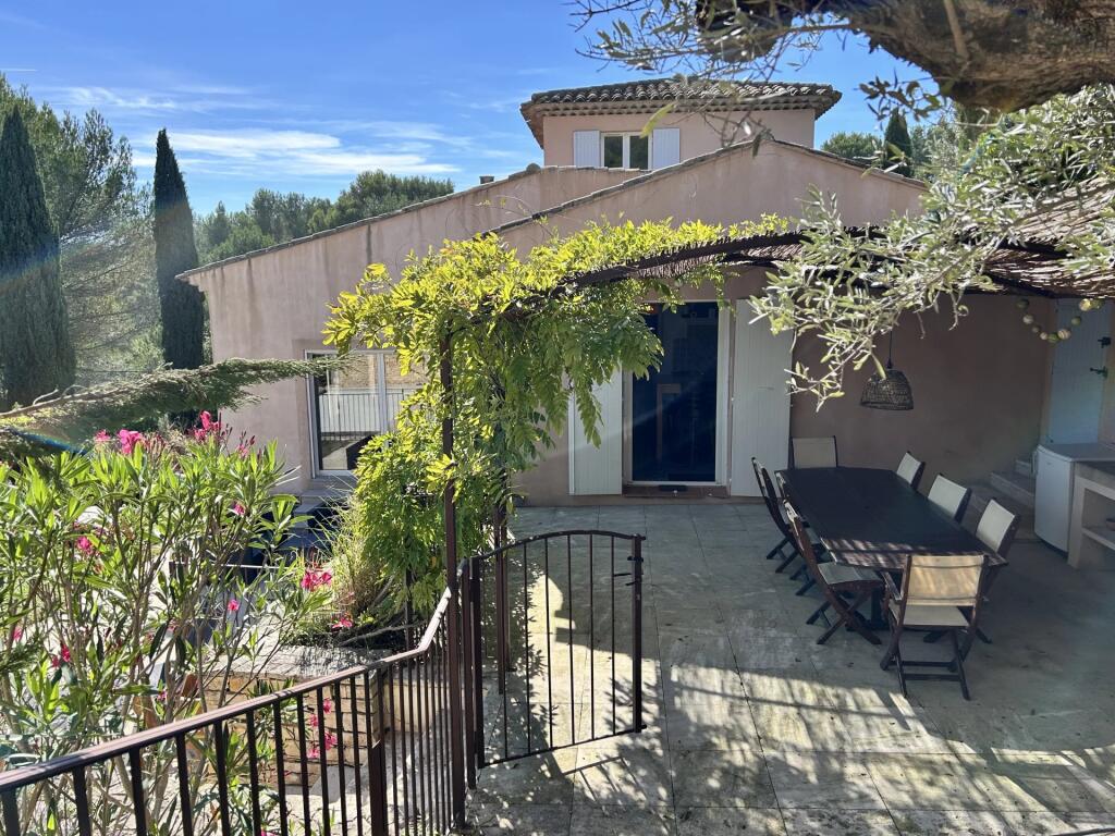 Main image of property: Provence-Alps-Cote d`Azur, Bouches-du-Rhône, Mallemort