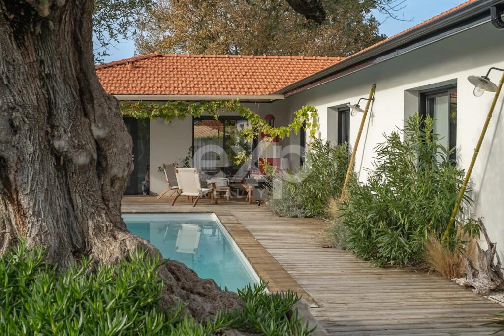 Main image of property: Aquitaine, Gironde, Salles