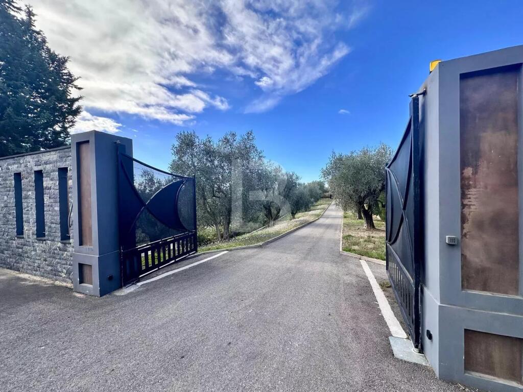 Main image of property: Provence-Alps-Cote d`Azur, Alpes-Maritimes, Valbonne