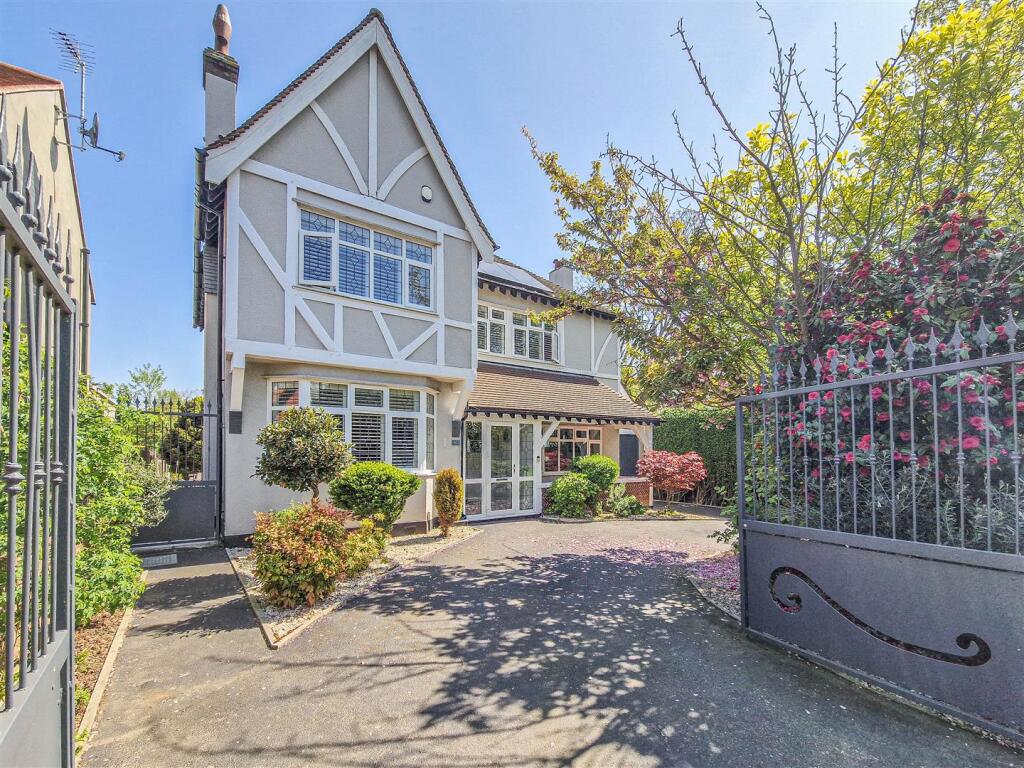Main image of property: Victoria Avenue, Southend-On-Sea