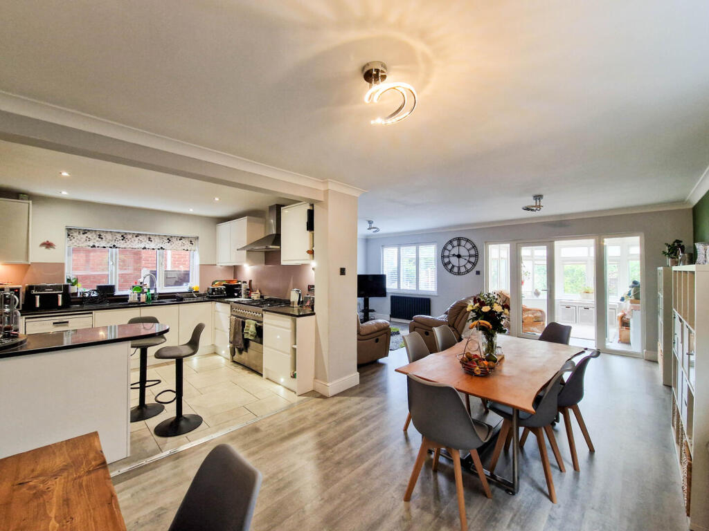 Main image of property: Daws Heath Road, Rayleigh
