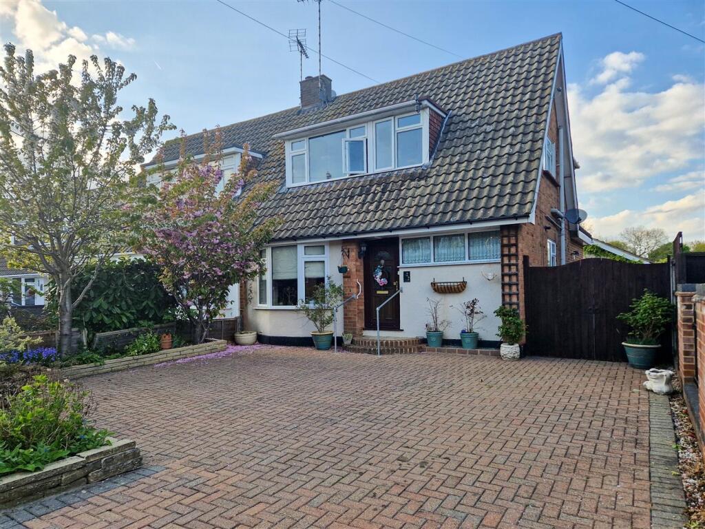 Main image of property: The Ridings, Rochford