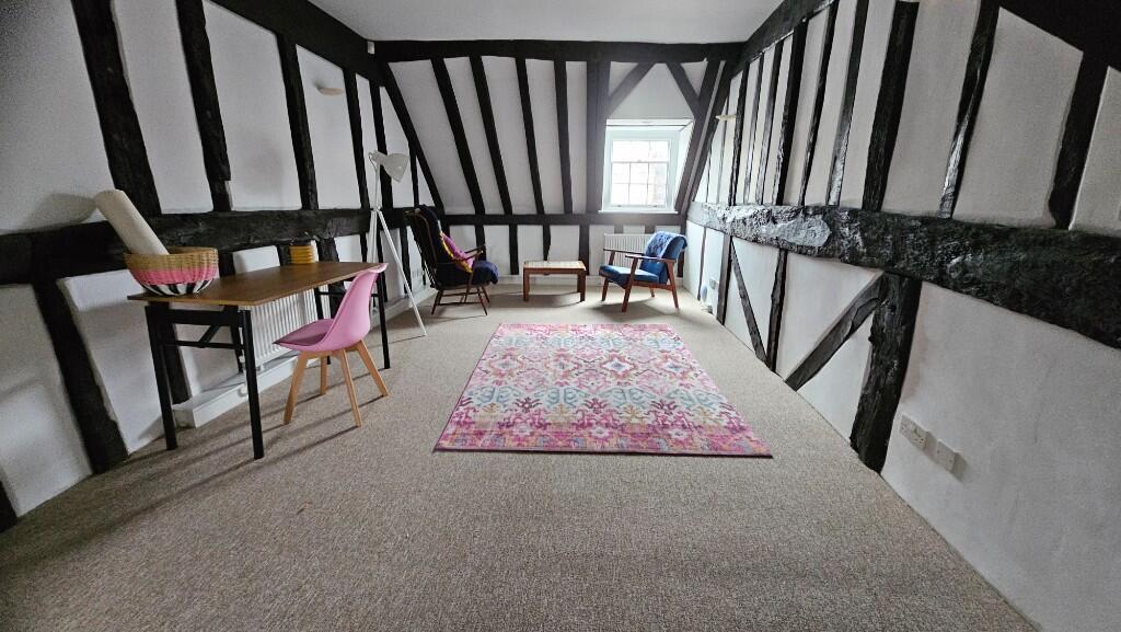 Main image of property: 2A Northbrook court, Park Street, Newbury, Berkshire, RG14
