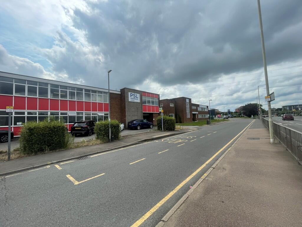 Main image of property: Unit 1-3 Eastern Avenue Industrial, Dunstable, Bedfordshire