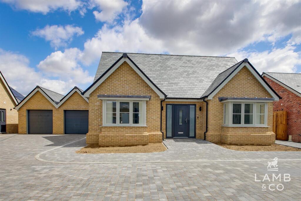 Main image of property: The Oaks, Thorpe-Le-Soken
