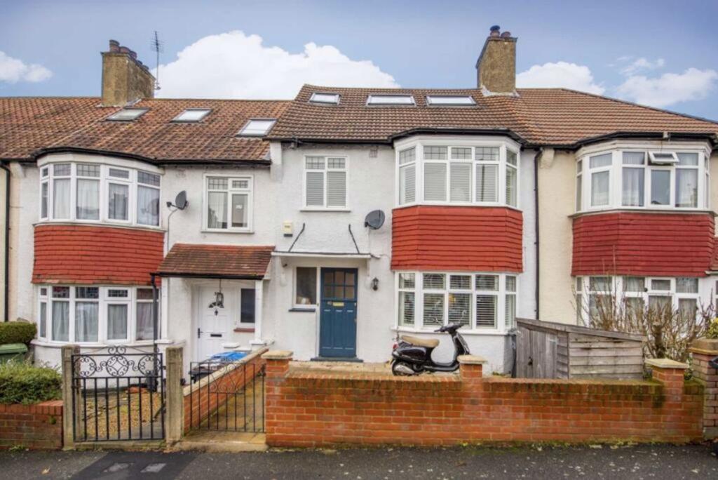 Main image of property: Biggin Hill, London