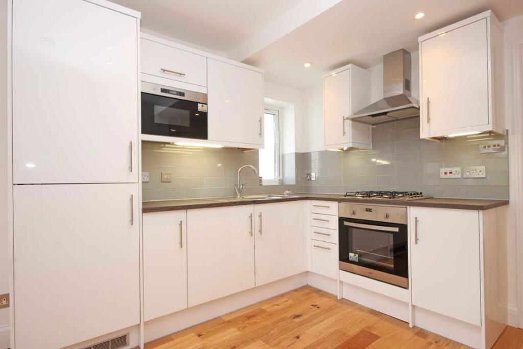Main image of property: Crescent Way, London
