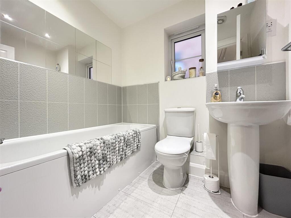 Additional image 21 of Poppy Avenue, Oldbury