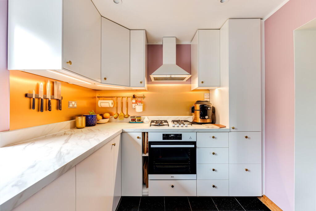 Main image of property: Woodley Headland, Peartree Bridge, Milton Keynes, MK6