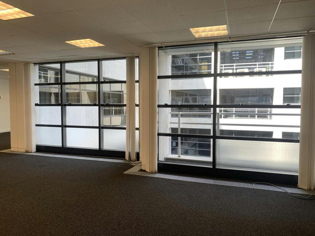 Main image of property: 32 Beaufort Court, Admirals Way, London, E14 9XL