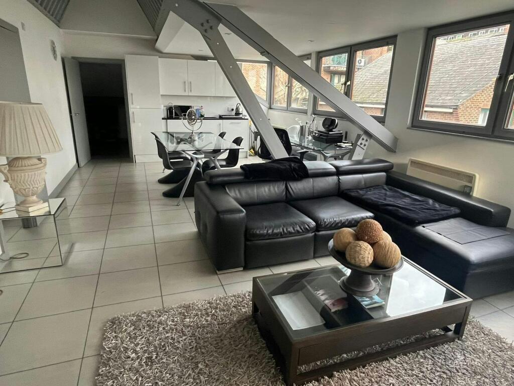 21 Pepper St E14 Flat photo 1.jpg