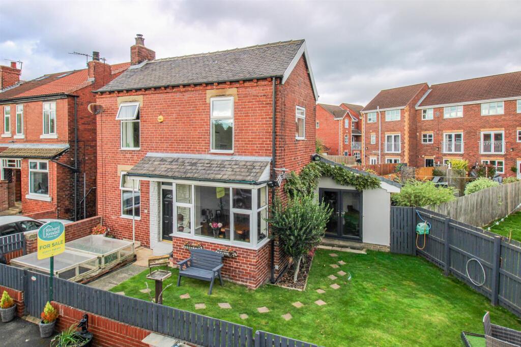 Main image of property: Gin Lane, Streethouse, Pontefract