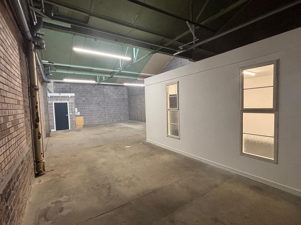 Main image of property: Unit 17, Centrepoint, Hillington, Glasgow, G52 4LA