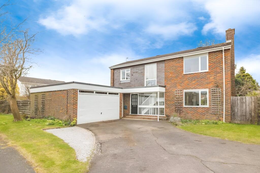 Main image of property: Hoe Meadow, Beaconsfield, HP9