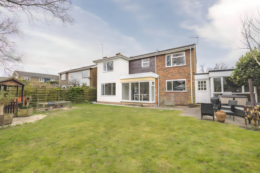 Main image of property: Hoe Meadow, Beaconsfield, HP9