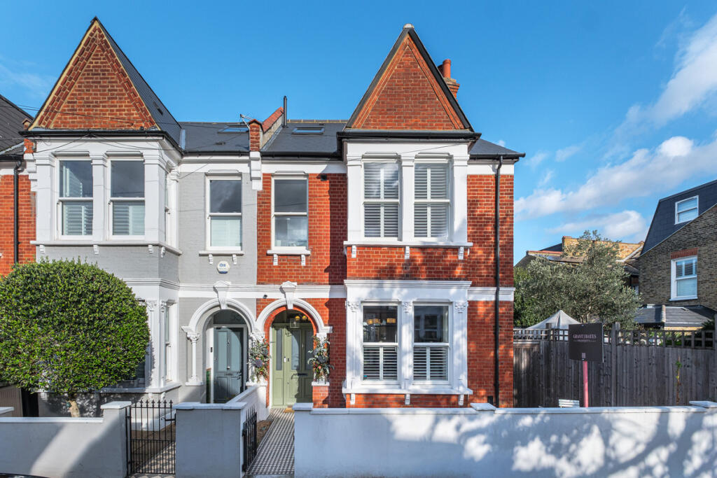 Main image of property: Parklands, London, SW16