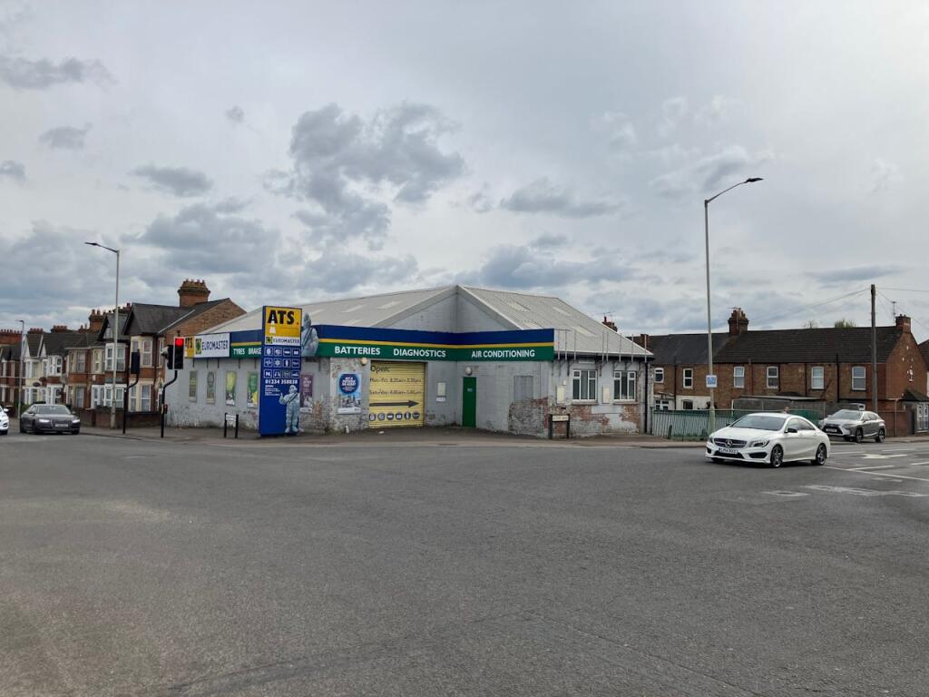 Main image of property: 3 London Road, Bedford, MK42 0PB