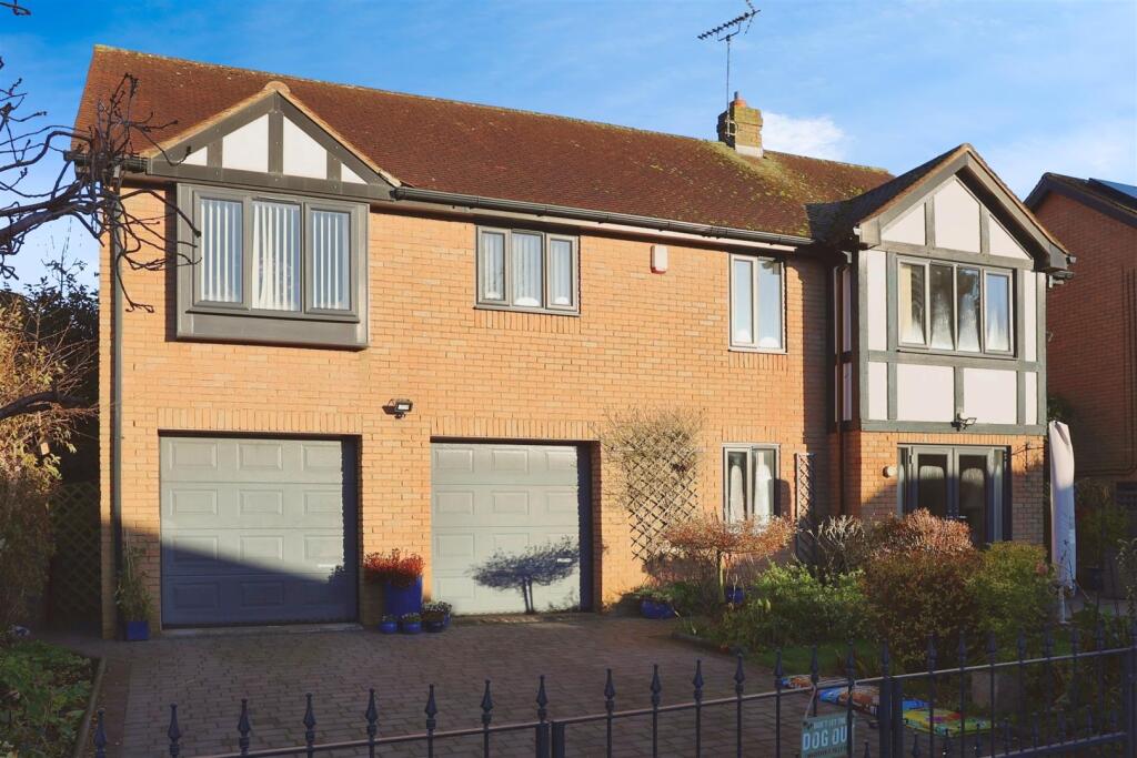 Main image of property: The Pinfold, Glapwell, Chesterfield