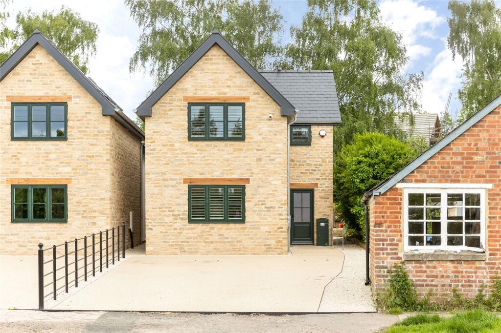 Main image of property: 61a High Street, Standlake, Witney, OX29