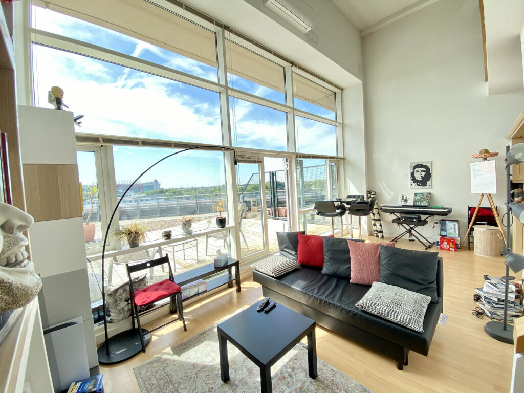 Main image of property: Imperial Point, Salford Quays, M50