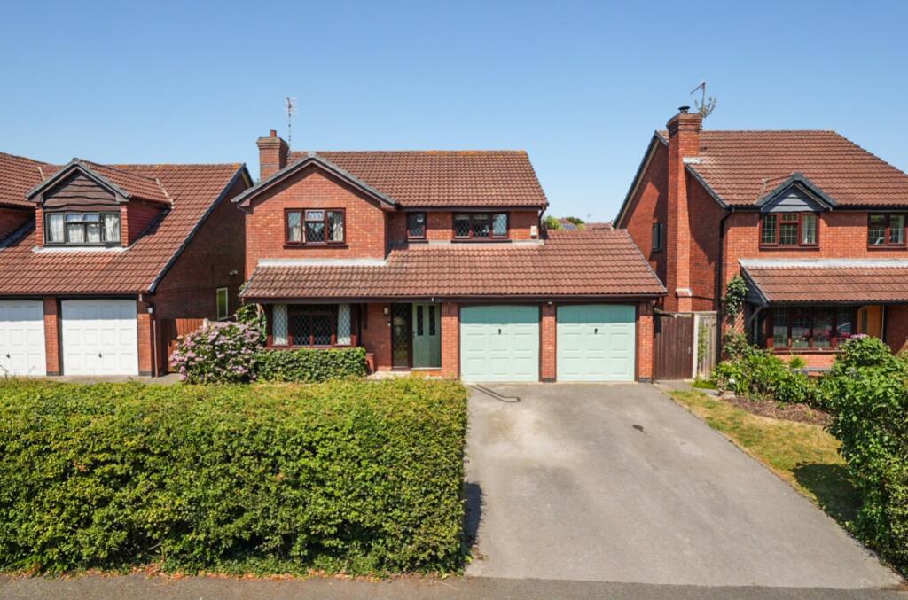 Main image of property: Sutton Passeys Crescent, Wollaton, Nottingham, Nottinghamshire, NG8
