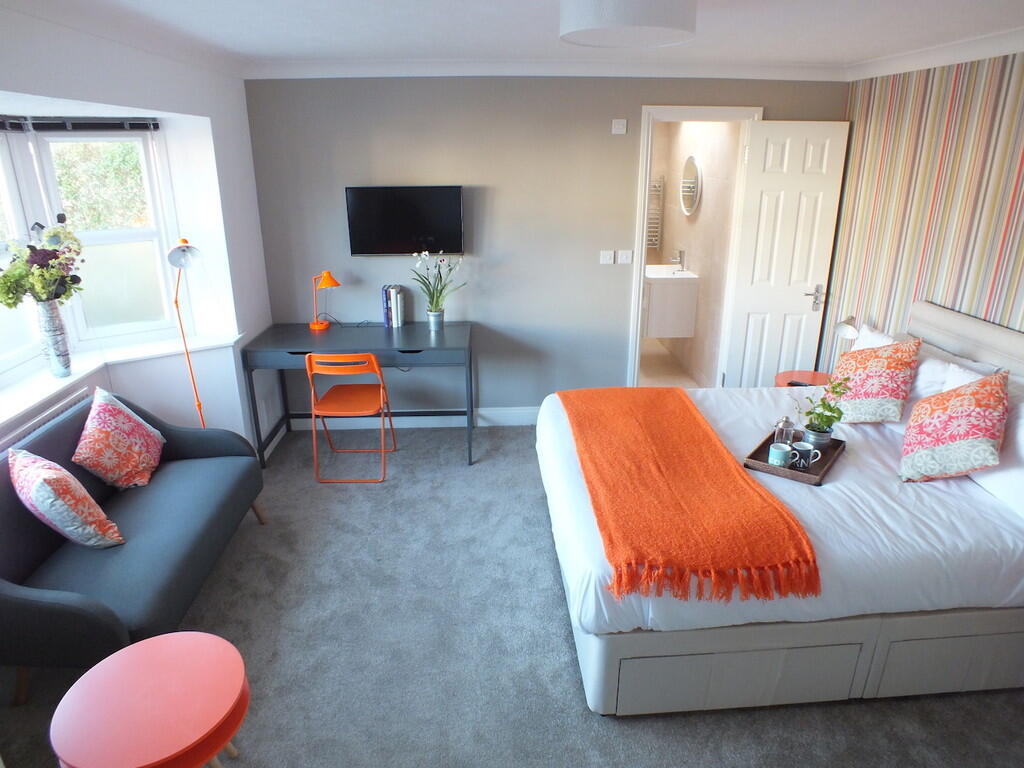 Main image of property: Lacewood gardens, Reading, Berkshire