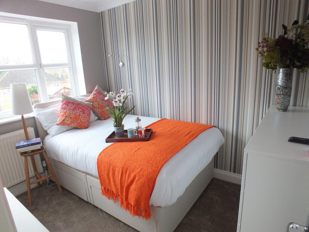 Main image of property: Lacewood gardens, Reading