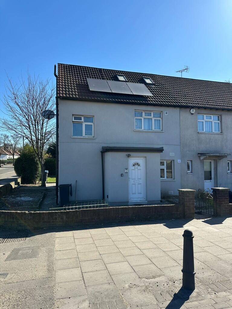 Main image of property: 98 North Circular Road, London, NW10