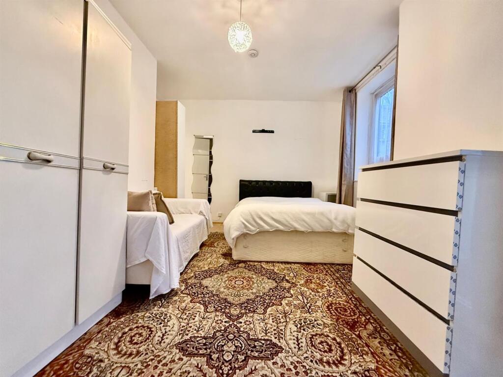 Main image of property: Share Flat (3 bedroom), Taylor Court, Dorman Way, Swiss Cottage