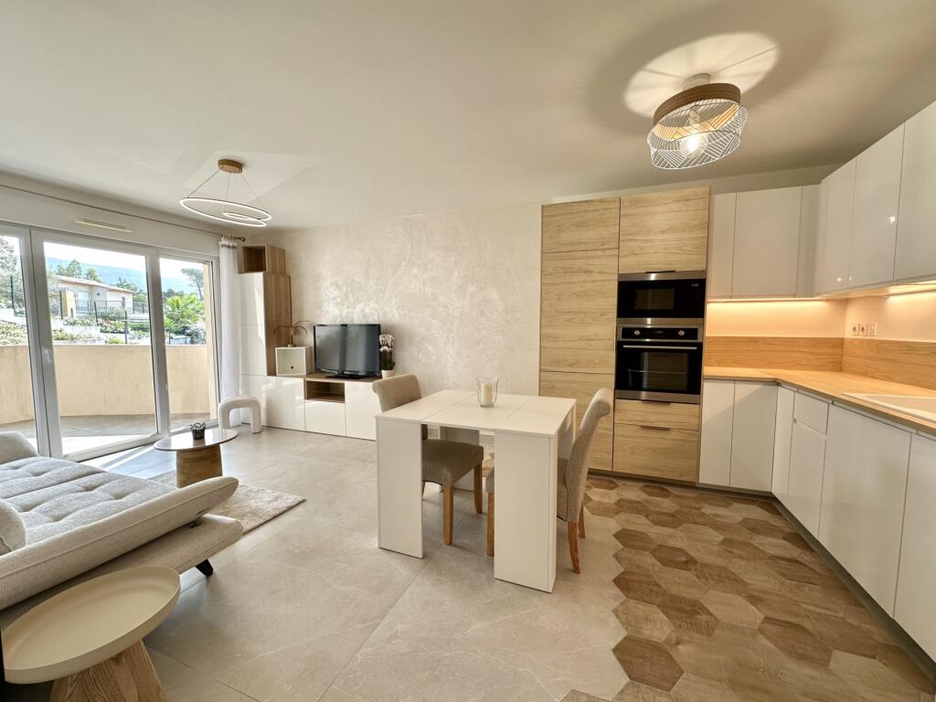 Main image of property: 83120 ste-maxime