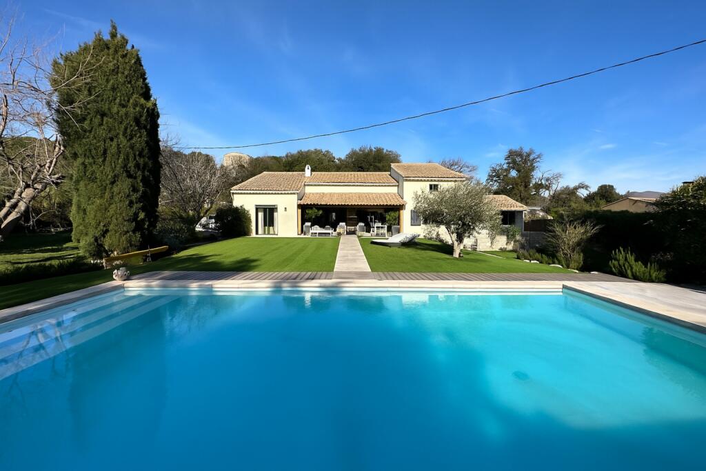 Main image of property: 83120 le-plan-de-la-tour