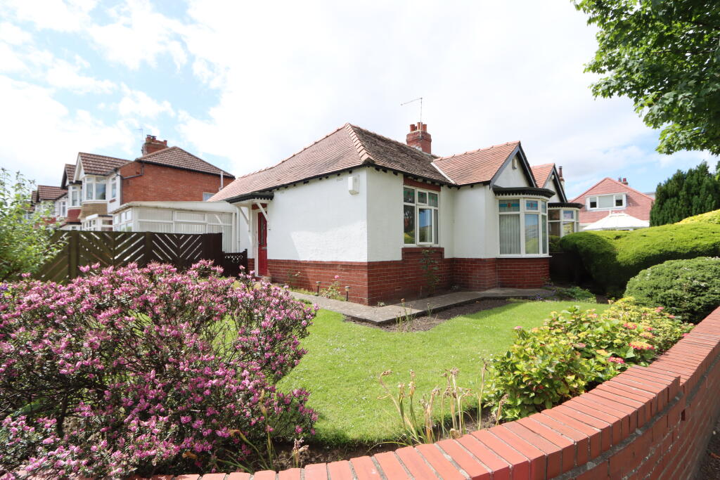 2 bedroom semidetached bungalow for sale in Chatsworth Gardens, West