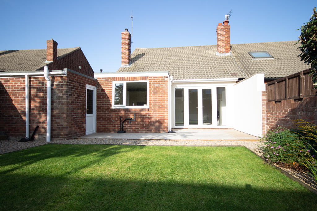 2 bedroom semidetached bungalow for sale in Newlands Avenue, West